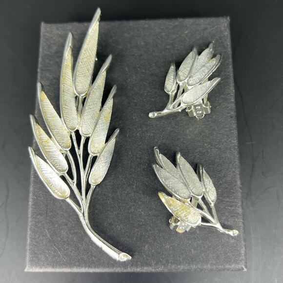 Vintage Silver Tone Singed Judy Lee leaf Clip on Earrings Brooch Set - Picture 1 of 6